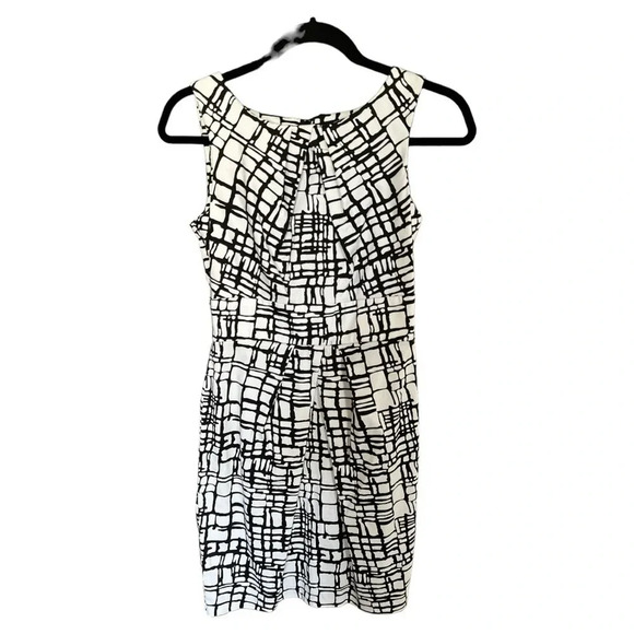 BCX Dresses & Skirts - BCX sleeveless sheath dress Size 3